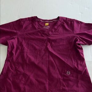 WonderWinks scrub top